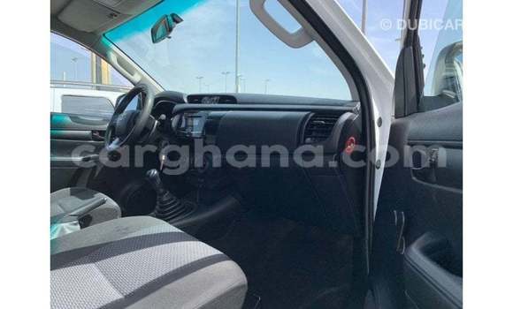 Sayi Imported Toyota Hilux White Mota in Import - Dubai a Ashanti Sayi Imported Toyota Hilux White Mota in Import - Dubai a Ashanti