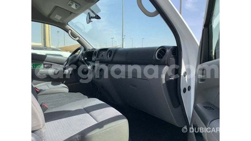 Big with watermark nissan urvan ashanti import dubai 53782