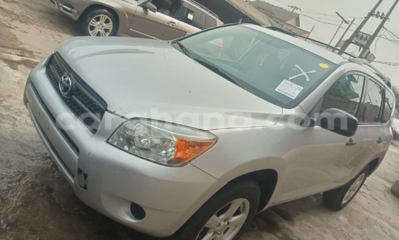 Sayi Na hannu Toyota RAV4 Azurfa Mota in Takoradi a Yamma