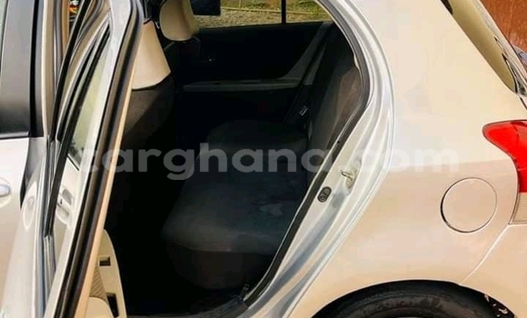 Ra Àlòkù Toyota Vitz funfun Ọkọ̀ in Accra ni Greater Accra Ra Àlòkù Toyota Vitz funfun Ọkọ̀ in Accra ni Greater Accra