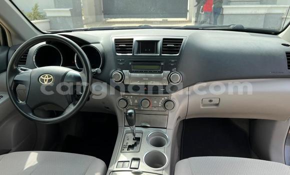 Ra Àlòkù Toyota Highlander Alagara Ọkọ̀ in Iwọn didun ni Oorun Ra Àlòkù Toyota Highlander Alagara Ọkọ̀ in Iwọn didun ni Oorun