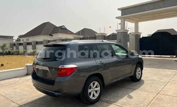 Ra Àlòkù Toyota Highlander Alagara Ọkọ̀ in Iwọn didun ni Oorun Ra Àlòkù Toyota Highlander Alagara Ọkọ̀ in Iwọn didun ni Oorun