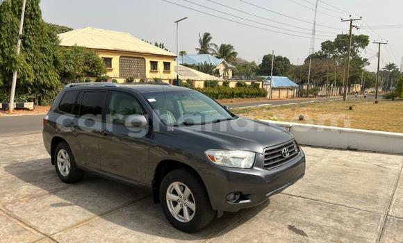 Ra Àlòkù Toyota Highlander Alagara Ọkọ̀ in Iwọn didun ni Oorun Ra Àlòkù Toyota Highlander Alagara Ọkọ̀ in Iwọn didun ni Oorun