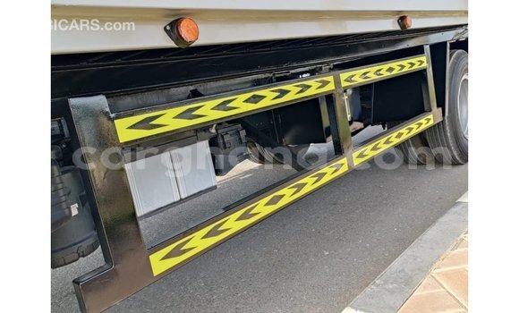 Buy Import Mitsubishi Carisma White Car in Import - Dubai in Ashanti Buy Import Mitsubishi Carisma White Car in Import - Dubai in Ashanti