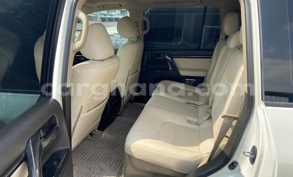 Ra Àlòkù Toyota Land Cruiser funfun Ọkọ̀ in Accra ni Greater Accra Ra Àlòkù Toyota Land Cruiser funfun Ọkọ̀ in Accra ni Greater Accra