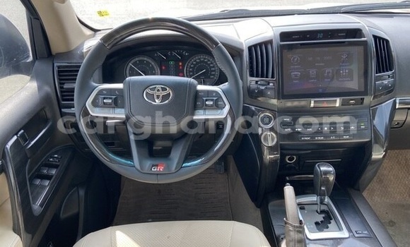 Ra Àlòkù Toyota Land Cruiser funfun Ọkọ̀ in Accra ni Greater Accra Ra Àlòkù Toyota Land Cruiser funfun Ọkọ̀ in Accra ni Greater Accra