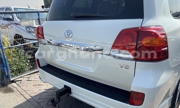 Ra Àlòkù Toyota Land Cruiser funfun Ọkọ̀ in Accra ni Greater Accra Ra Àlòkù Toyota Land Cruiser funfun Ọkọ̀ in Accra ni Greater Accra