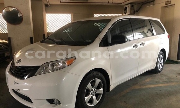 Buy Used Toyota Sienna White Car in Accra in Greater Accra
