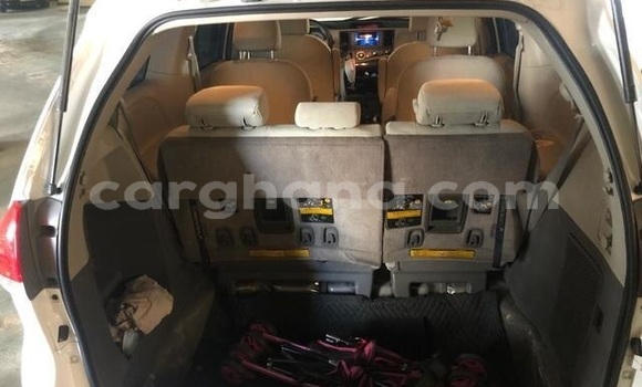 Sayi Na hannu Toyota Sienna White Mota in Accra a Greater Accra Sayi Na hannu Toyota Sienna White Mota in Accra a Greater Accra