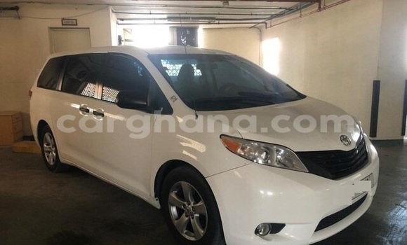 Sayi Na hannu Toyota Sienna White Mota in Accra a Greater Accra Sayi Na hannu Toyota Sienna White Mota in Accra a Greater Accra