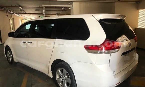 Sayi Na hannu Toyota Sienna White Mota in Accra a Greater Accra Sayi Na hannu Toyota Sienna White Mota in Accra a Greater Accra