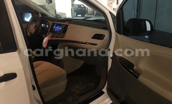 Sayi Na hannu Toyota Sienna White Mota in Accra a Greater Accra Sayi Na hannu Toyota Sienna White Mota in Accra a Greater Accra