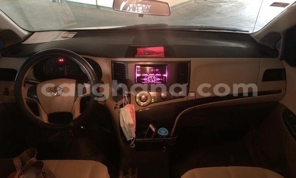 Sayi Na hannu Toyota Sienna White Mota in Accra a Greater Accra Sayi Na hannu Toyota Sienna White Mota in Accra a Greater Accra