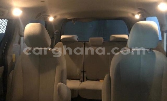Sayi Na hannu Toyota Sienna White Mota in Accra a Greater Accra Sayi Na hannu Toyota Sienna White Mota in Accra a Greater Accra