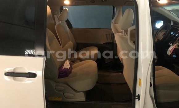 Sayi Na hannu Toyota Sienna White Mota in Accra a Greater Accra Sayi Na hannu Toyota Sienna White Mota in Accra a Greater Accra