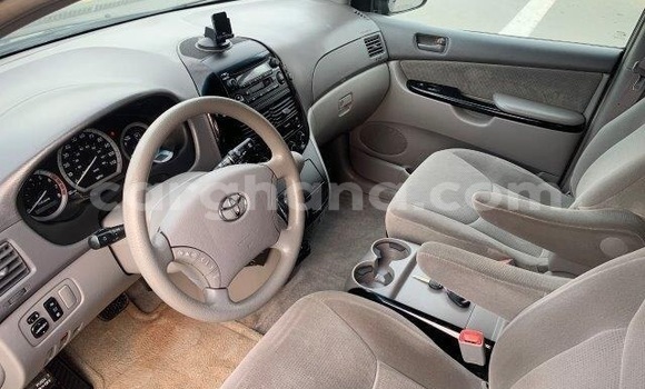 Buy Used Toyota Sienna Blue Car in Accra in Greater Accra Buy Used Toyota Sienna Blue Car in Accra in Greater Accra