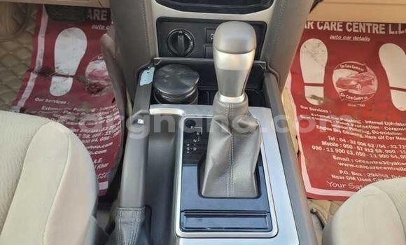 Ra Àlòkù Toyota Land Cruiser Prado funfun Ọkọ̀ in Accra ni Greater Accra Ra Àlòkù Toyota Land Cruiser Prado funfun Ọkọ̀ in Accra ni Greater Accra