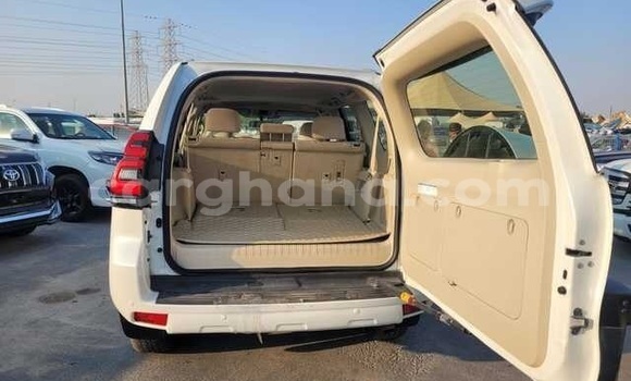 Ra Àlòkù Toyota Land Cruiser Prado funfun Ọkọ̀ in Accra ni Greater Accra Ra Àlòkù Toyota Land Cruiser Prado funfun Ọkọ̀ in Accra ni Greater Accra