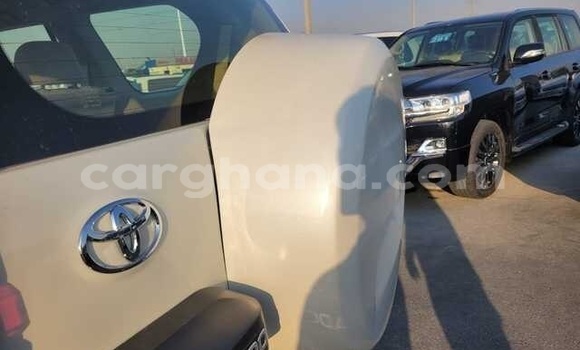Ra Àlòkù Toyota Land Cruiser Prado funfun Ọkọ̀ in Accra ni Greater Accra Ra Àlòkù Toyota Land Cruiser Prado funfun Ọkọ̀ in Accra ni Greater Accra