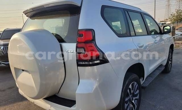 Ra Àlòkù Toyota Land Cruiser Prado funfun Ọkọ̀ in Accra ni Greater Accra Ra Àlòkù Toyota Land Cruiser Prado funfun Ọkọ̀ in Accra ni Greater Accra