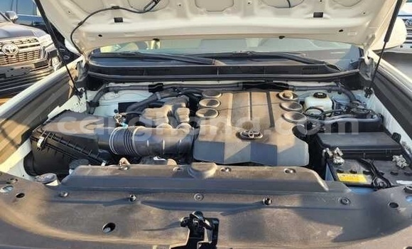 Ra Àlòkù Toyota Land Cruiser Prado funfun Ọkọ̀ in Accra ni Greater Accra Ra Àlòkù Toyota Land Cruiser Prado funfun Ọkọ̀ in Accra ni Greater Accra