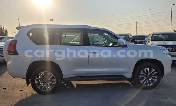 Ra Àlòkù Toyota Land Cruiser Prado funfun Ọkọ̀ in Accra ni Greater Accra Ra Àlòkù Toyota Land Cruiser Prado funfun Ọkọ̀ in Accra ni Greater Accra