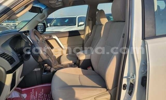 Ra Àlòkù Toyota Land Cruiser Prado funfun Ọkọ̀ in Accra ni Greater Accra Ra Àlòkù Toyota Land Cruiser Prado funfun Ọkọ̀ in Accra ni Greater Accra