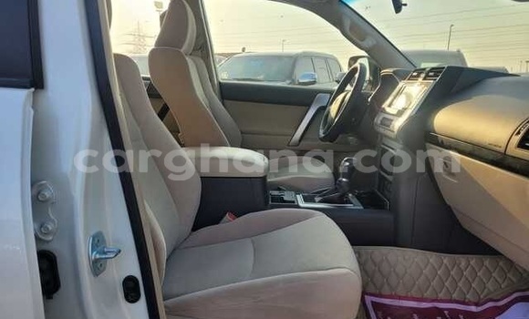 Ra Àlòkù Toyota Land Cruiser Prado funfun Ọkọ̀ in Accra ni Greater Accra Ra Àlòkù Toyota Land Cruiser Prado funfun Ọkọ̀ in Accra ni Greater Accra