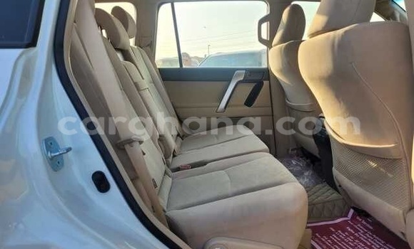 Ra Àlòkù Toyota Land Cruiser Prado funfun Ọkọ̀ in Accra ni Greater Accra Ra Àlòkù Toyota Land Cruiser Prado funfun Ọkọ̀ in Accra ni Greater Accra