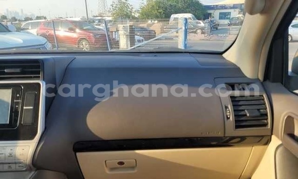 Ra Àlòkù Toyota Land Cruiser Prado funfun Ọkọ̀ in Accra ni Greater Accra Ra Àlòkù Toyota Land Cruiser Prado funfun Ọkọ̀ in Accra ni Greater Accra