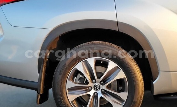 Sayi Na hannu Toyota Highlander Azurfa Mota in Accra a Greater Accra Sayi Na hannu Toyota Highlander Azurfa Mota in Accra a Greater Accra