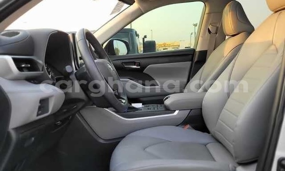 Sayi Na hannu Toyota Highlander Azurfa Mota in Accra a Greater Accra Sayi Na hannu Toyota Highlander Azurfa Mota in Accra a Greater Accra