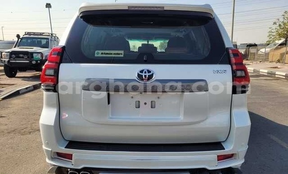 Sayi Na hannu Toyota Land Cruiser Prado White Mota in Accra a Greater Accra Sayi Na hannu Toyota Land Cruiser Prado White Mota in Accra a Greater Accra
