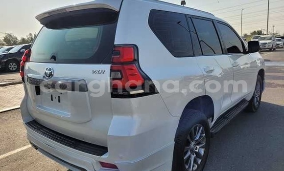 Sayi Na hannu Toyota Land Cruiser Prado White Mota in Accra a Greater Accra Sayi Na hannu Toyota Land Cruiser Prado White Mota in Accra a Greater Accra
