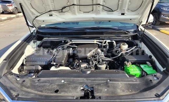 Sayi Na hannu Toyota Land Cruiser Prado White Mota in Accra a Greater Accra Sayi Na hannu Toyota Land Cruiser Prado White Mota in Accra a Greater Accra