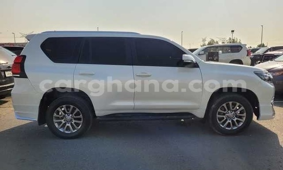 Sayi Na hannu Toyota Land Cruiser Prado White Mota in Accra a Greater Accra Sayi Na hannu Toyota Land Cruiser Prado White Mota in Accra a Greater Accra