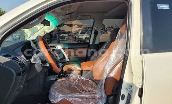 Sayi Na hannu Toyota Land Cruiser Prado White Mota in Accra a Greater Accra Sayi Na hannu Toyota Land Cruiser Prado White Mota in Accra a Greater Accra