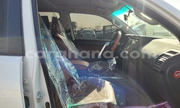 Sayi Na hannu Toyota Land Cruiser Prado White Mota in Accra a Greater Accra Sayi Na hannu Toyota Land Cruiser Prado White Mota in Accra a Greater Accra