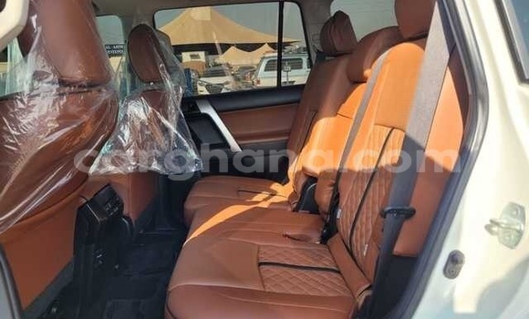 Sayi Na hannu Toyota Land Cruiser Prado White Mota in Accra a Greater Accra Sayi Na hannu Toyota Land Cruiser Prado White Mota in Accra a Greater Accra