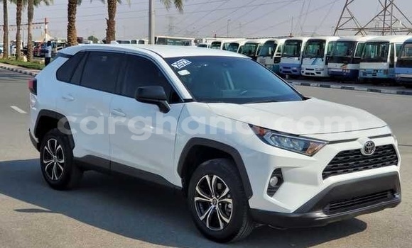 Sayi Na hannu Toyota RAV4 White Mota in Accra a Greater Accra Sayi Na hannu Toyota RAV4 White Mota in Accra a Greater Accra