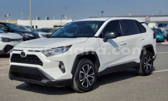 Sayi Na hannu Toyota RAV4 White Mota in Accra a Greater Accra Sayi Na hannu Toyota RAV4 White Mota in Accra a Greater Accra