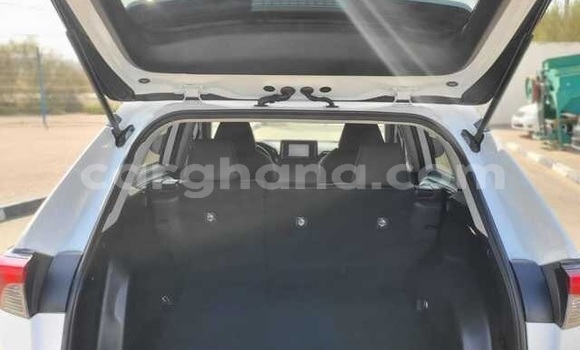 Sayi Na hannu Toyota RAV4 White Mota in Accra a Greater Accra Sayi Na hannu Toyota RAV4 White Mota in Accra a Greater Accra