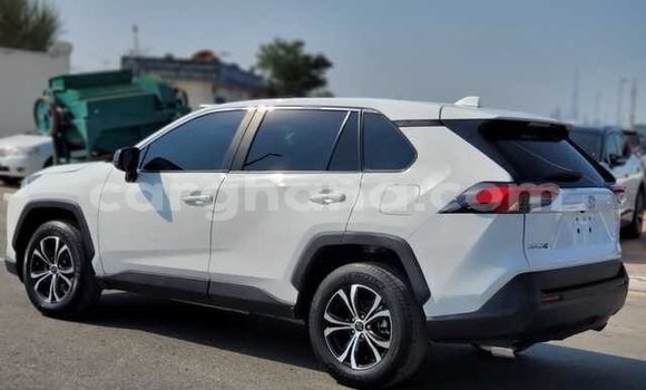 Sayi Na hannu Toyota RAV4 White Mota in Accra a Greater Accra Sayi Na hannu Toyota RAV4 White Mota in Accra a Greater Accra