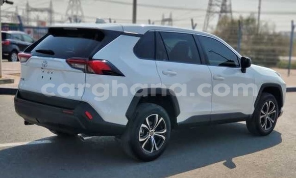 Sayi Na hannu Toyota RAV4 White Mota in Accra a Greater Accra Sayi Na hannu Toyota RAV4 White Mota in Accra a Greater Accra