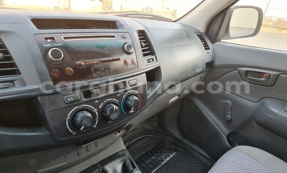 Sayi Na hannu Toyota Hilux White Mota in Accra a Greater Accra Sayi Na hannu Toyota Hilux White Mota in Accra a Greater Accra