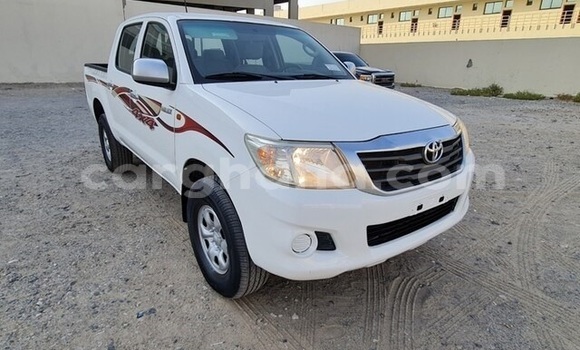 Sayi Na hannu Toyota Hilux White Mota in Accra a Greater Accra Sayi Na hannu Toyota Hilux White Mota in Accra a Greater Accra