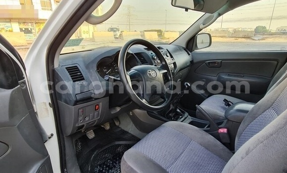 Sayi Na hannu Toyota Hilux White Mota in Accra a Greater Accra Sayi Na hannu Toyota Hilux White Mota in Accra a Greater Accra