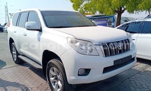 Ra Àlòkù Toyota Land Cruiser Prado funfun Ọkọ̀ in Accra ni Greater Accra Ra Àlòkù Toyota Land Cruiser Prado funfun Ọkọ̀ in Accra ni Greater Accra