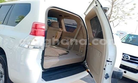 Ra Àlòkù Toyota Land Cruiser Prado funfun Ọkọ̀ in Accra ni Greater Accra Ra Àlòkù Toyota Land Cruiser Prado funfun Ọkọ̀ in Accra ni Greater Accra