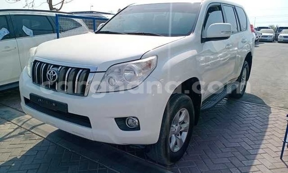 Ra Àlòkù Toyota Land Cruiser Prado funfun Ọkọ̀ in Accra ni Greater Accra Ra Àlòkù Toyota Land Cruiser Prado funfun Ọkọ̀ in Accra ni Greater Accra